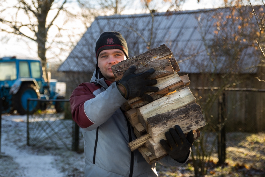 Ar iejūtību godam veic uzticētos pienākumus