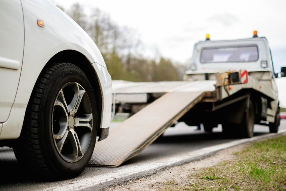 Kādos gadījumos saukt auto evakuatoru?