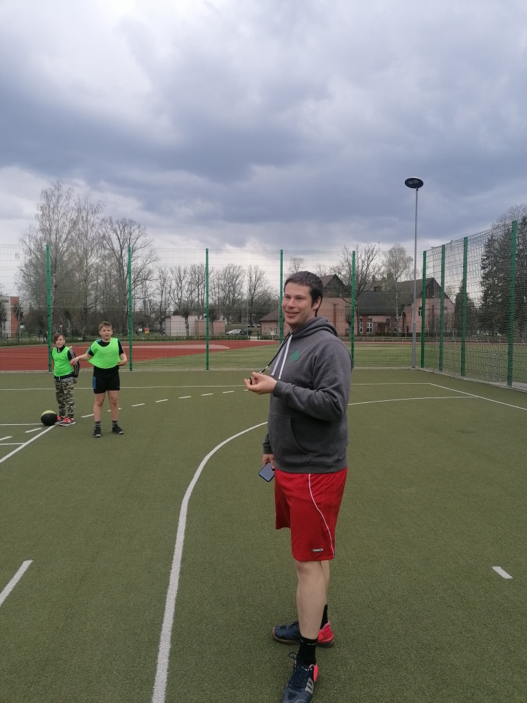 Par spīti neziņai, Skrīveru jaunieši trenējas handbolā