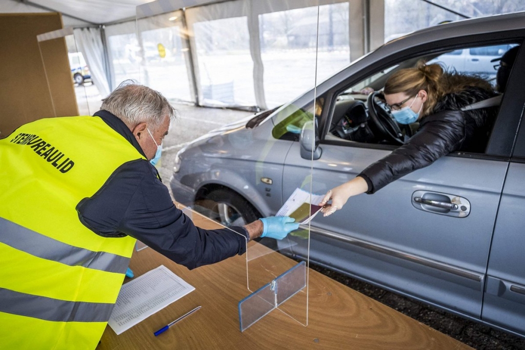 Ādažu un Jēkabpils novadā pašvaldību vēlēšanās izmēģinās balsošanu automašīnās