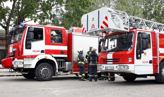 Līgo vakarā ugunsnelaimē Burtnieku novadā gājuši bojā četri cilvēki