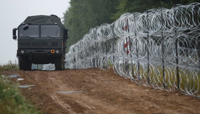 Uz Latvijas un Baltkrievijas robežas sāks būvēt 37 kilometrus garu dzeloņstiepļu žogu