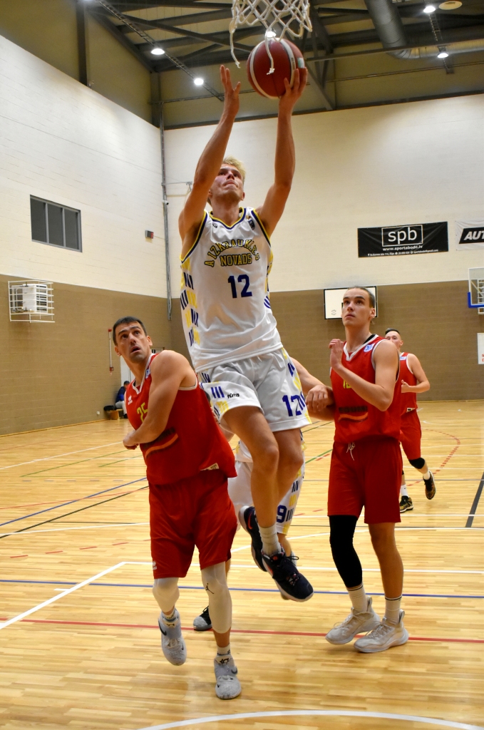 Debija reģionālajā basketbola līgā