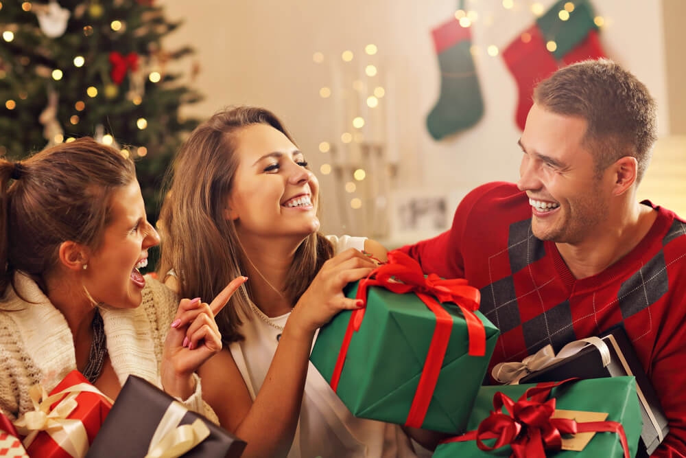 Oriģinālas idejas, kā pārsteigt ģimeni un draugus šajos Ziemassvētkos